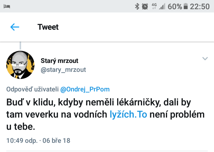 Demokracie versus autolékárnička - tweet od Starý mrzout 